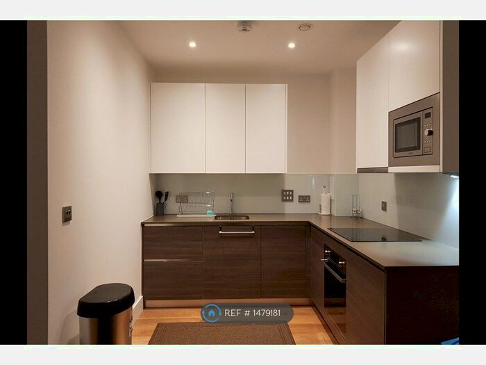 1 Bedroom Flat To Rent In Trinity Square, Hounslow, TW3