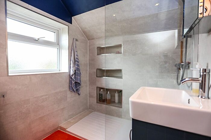2 Bedroom Flat For Sale In Lea Road, Heaton Moor, Stockport, SK4