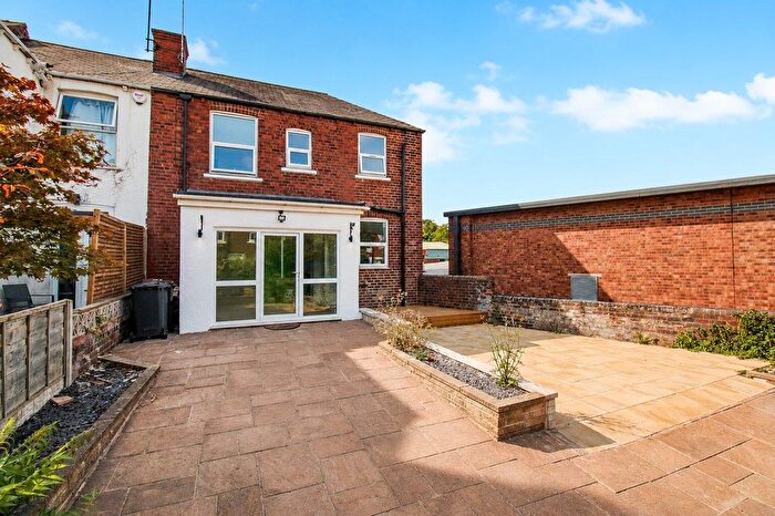 3 Bedroom End Terrace House For Sale In Symons Street, Wakefield, WF2