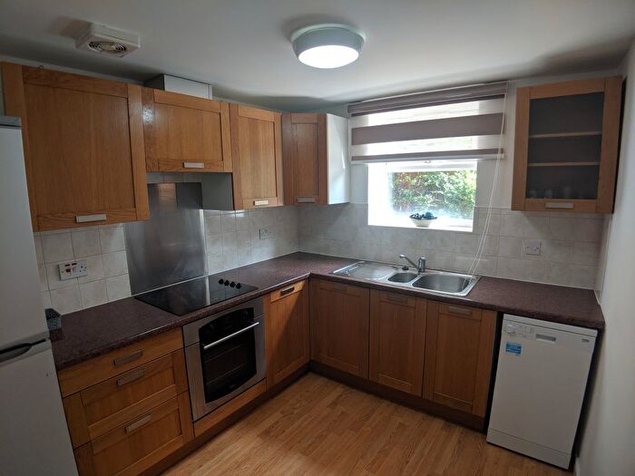 2 Bedroom Flat To Rent In Barlow Moor Road, Didsbury, Manchester, M20