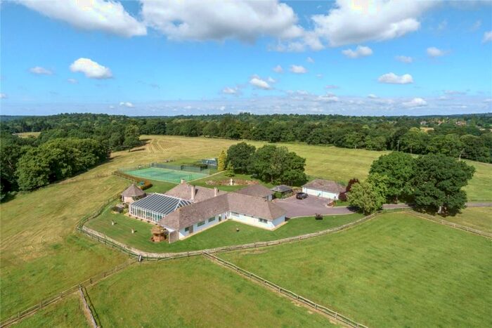 4 Bedroom Detached House To Rent In Monks Walk Farnham, GU9