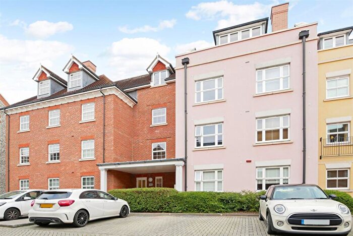 2 Bedroom Flat To Rent In St Agnes Place, Chichester, PO19
