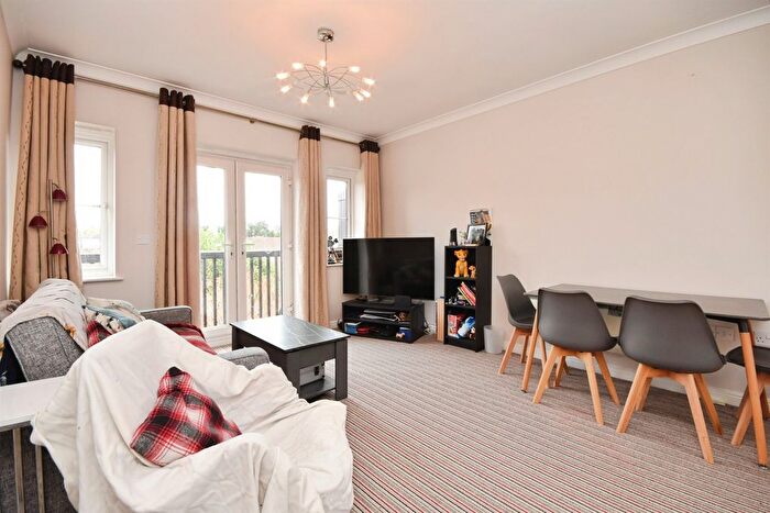 2 Bedroom Flat For Sale In Searle Close, Great Baddow, Chelmsford, CM2