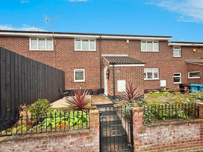 3 Bedroom Terraced House For Sale In Woolsthorpe Grove, Hull, HU7