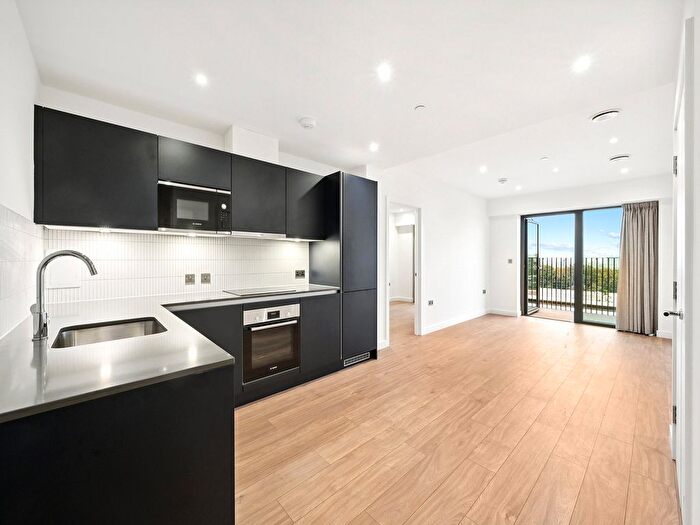 2 Bedroom Flat To Rent In Uncle Acton, Victoria Road, W3