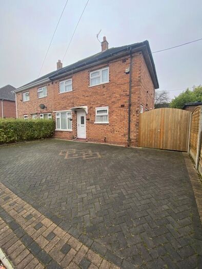 3 Bedroom Semi-Detached House To Rent In Orford Way, Blurton, Stoke-On-Trent, ST3