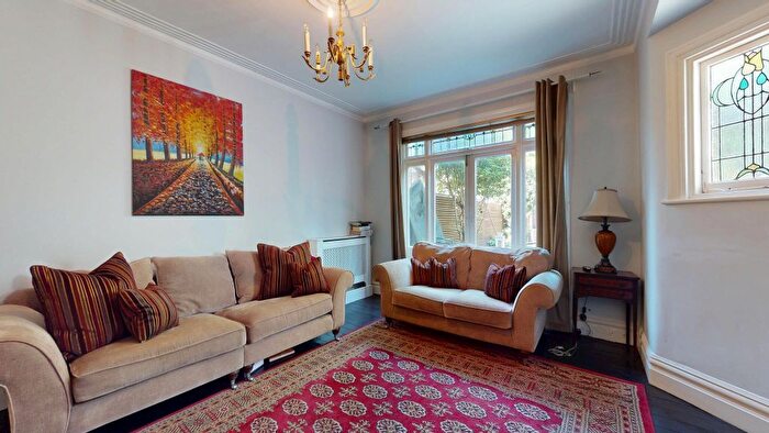 3 Bedroom Terraced House To Rent In Rosemont Avenue, London, N12