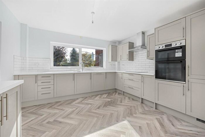 4 Bedroom Detached House For Sale In Walnut Close, Pittville, Cheltenham, GL52