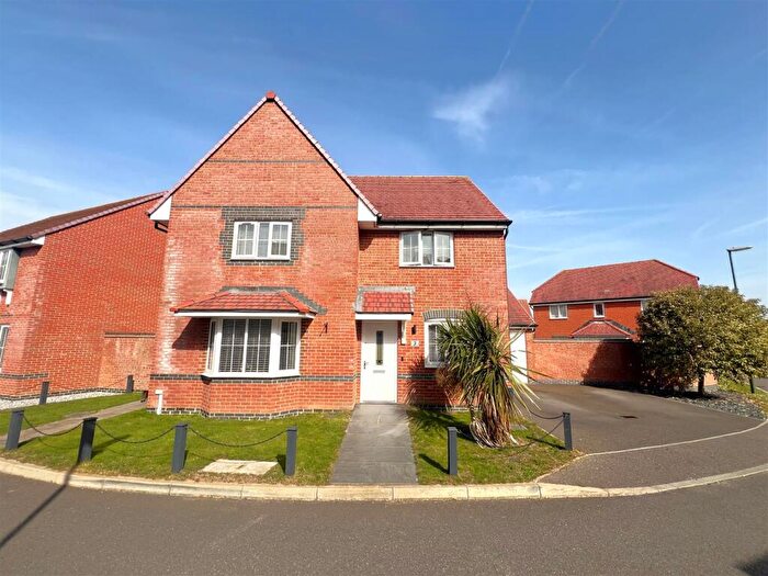 4 Bedroom Detached House For Sale In Challen Vale, Littlehampton, BN17