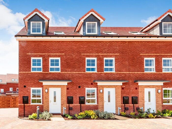 3 Bedroom End Of Terrace House To Rent In Stratford Drive, Overstone, NN6