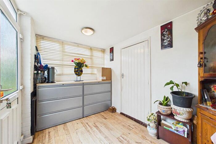 3 Bedroom End Of Terrace House For Sale In Martin Close, Basingstoke, RG21