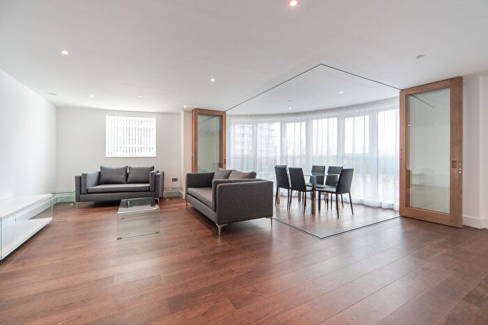 3 Bedroom Flat To Rent In Gateway Tower, Royal Victoria, E16