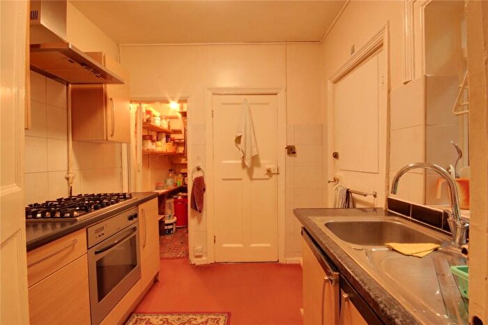 3 Bedroom End Of Terrace House For Sale In Holtwhites Hill, Enfield, EN2
