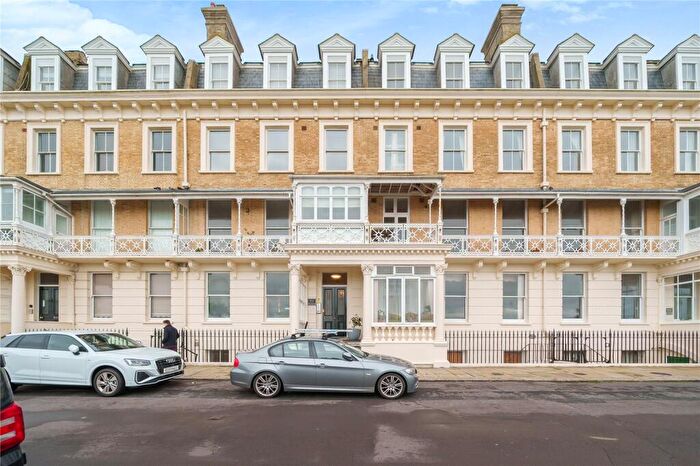 Flat To Rent In Heene Court Mansions, Heene Terrace, Worthing, West Sussex, BN11