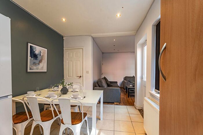 5 Bedroom Terraced House To Rent In Teversal Avenue, Nottingham, NG7