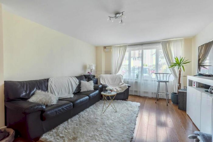 2 Bedroom Flat For Sale In Morton Avenue, Kidlington, OX5