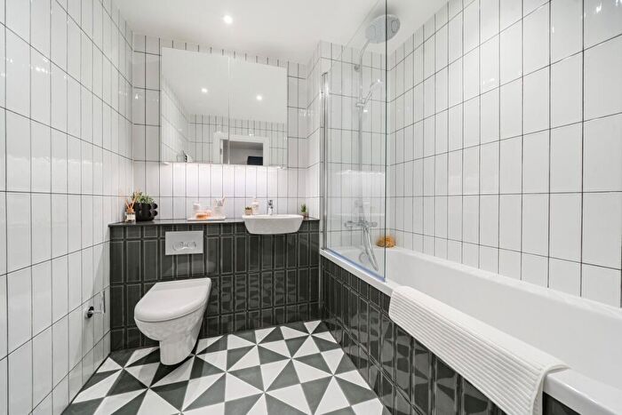 2 Bedroom Apartment To Rent In Uncle Leeds, Whitehall Leeds, LS12