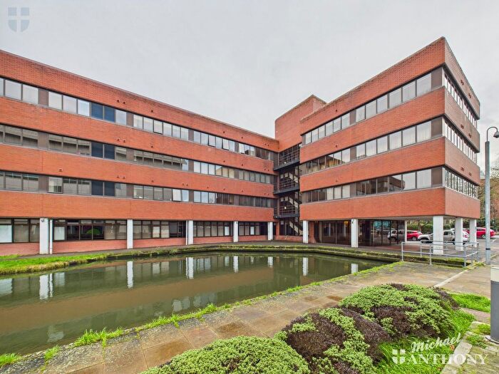 2 Bedroom Flat For Sale In Kingfisher House, Walton Street, Aylesbury, HP21