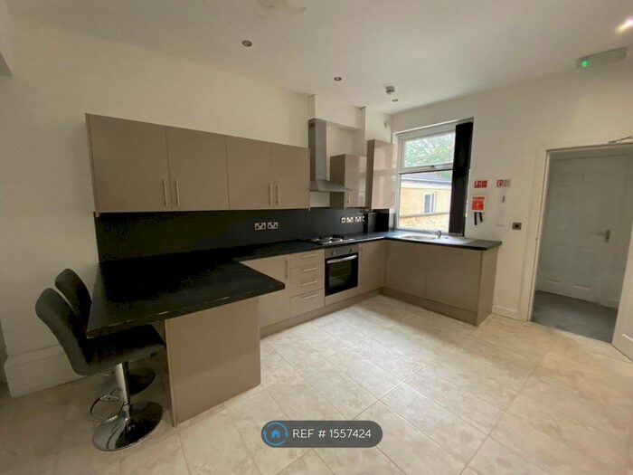 5 Bedroom Terraced House To Rent In Scarsdale Street, Salford, M6