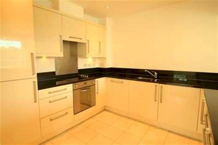 3 Bedroom Flat To Rent In River Crescent, Nottingham, NG2