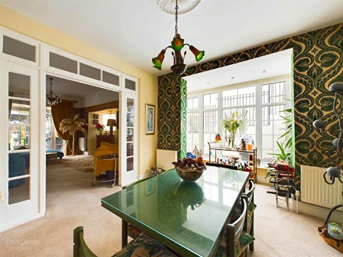 4 Bedroom Detached House For Sale In Oakdale Road, Carlton, Nottingham, NG4