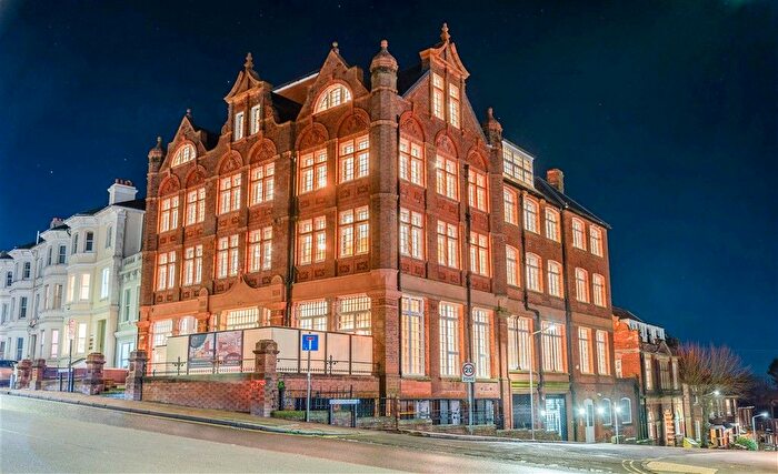 3 Bedroom Flat For Sale In Grosvenor Road, Tunbridge Wells, Kent, TN1