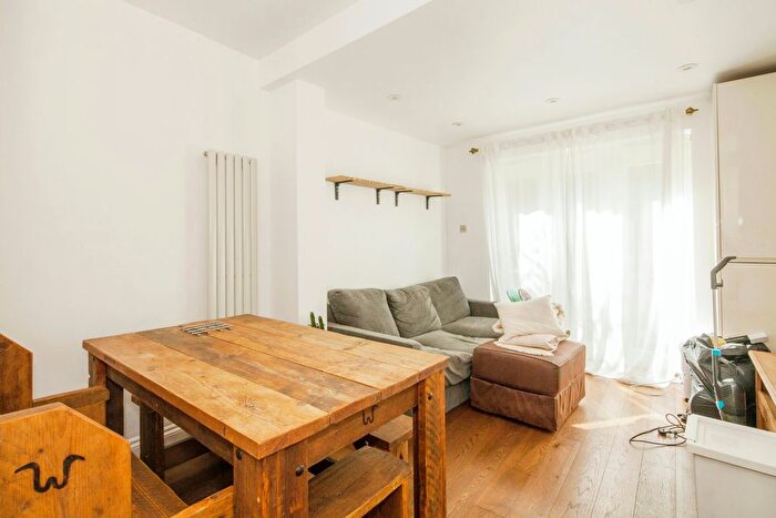 2 Bedroom Flat To Rent In Margate Road, London, SW2