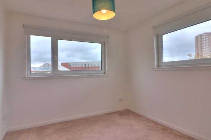 2 Bedroom Flat For Sale In Couper Street, Glasgow, G4