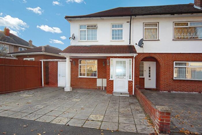 3 Bedroom End Terrace House For Sale In Mansfield Drive, Hayes, UB4