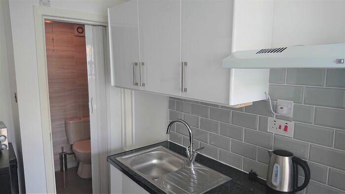 Studio To Rent In Lindsey Close, Mitcham, CR4