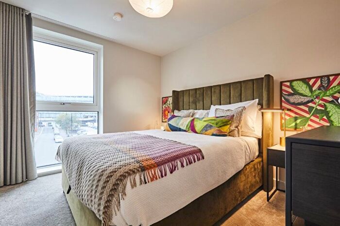 2 Bedroom Apartment To Rent In Rochdale Road, Manchester, Greater Manchester, M4