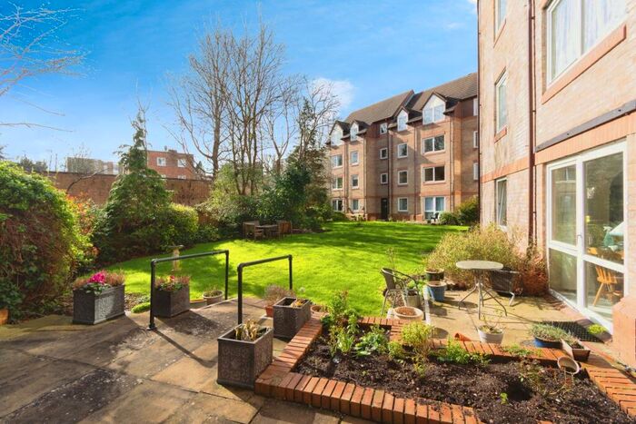 1 Bedroom Flat For Sale In Cedar Road, Sutton, SM2