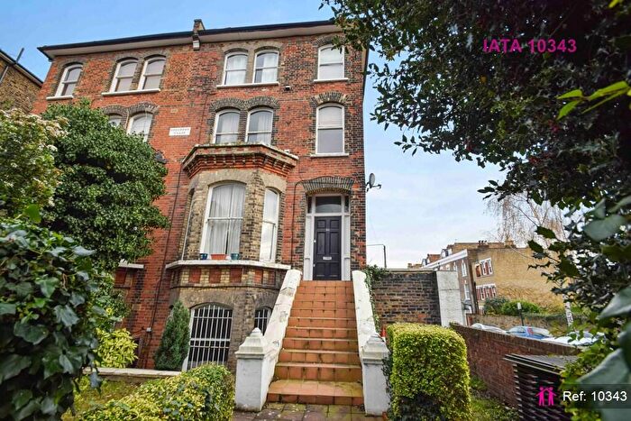 1 Bedroom Apartment To Rent In Bolingbroke Grove, London, SW11