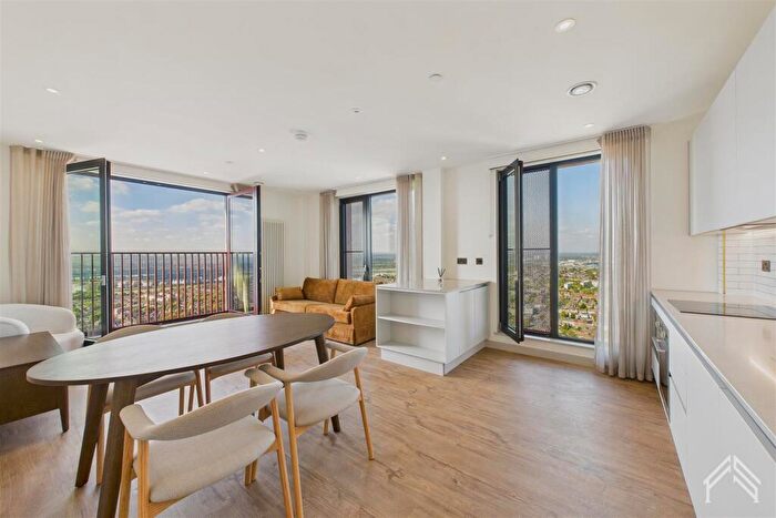 2 Bedroom Apartment To Rent In Selborne Road, London, E17