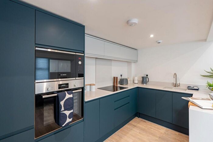 1 Bedroom Apartment For Sale In St Andrews Court, Wellington Street, OX9