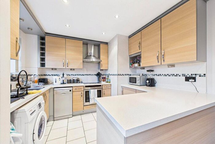 2 Bedroom Maisonette To Rent In Gringer Hill, Maidenhead, Berkshire, SL6