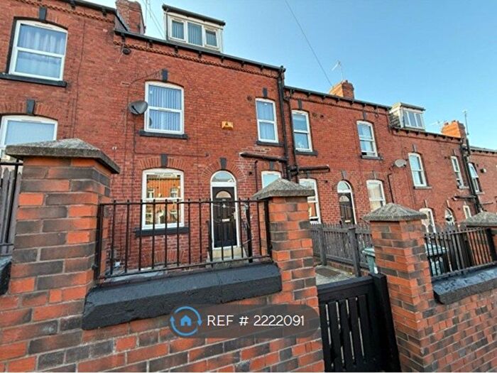 2 Bedroom Terraced House To Rent In Barton Grove, Leeds, LS11