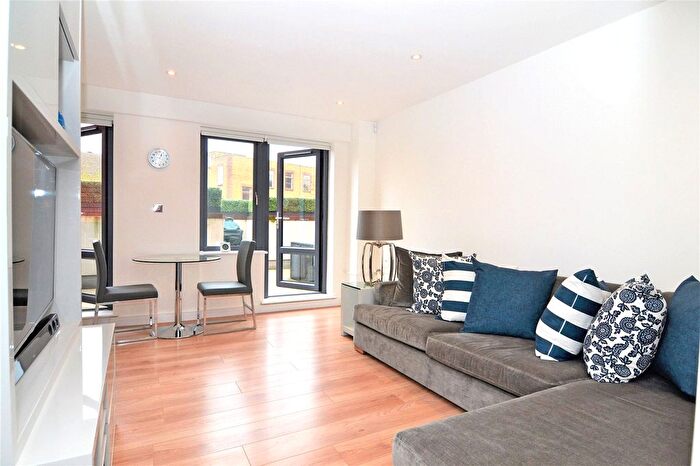 2 Bedroom Flat To Rent In London Road, Twickenham, TW1