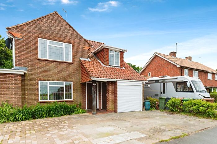 4 Bedroom Semi-Detached House For Sale In Applegarth Avenue, Guildford, Surrey, GU2
