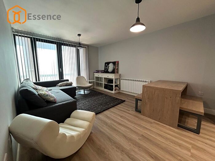 2 Bedroom Apartment To Rent In Southside, St John's Walk, B5