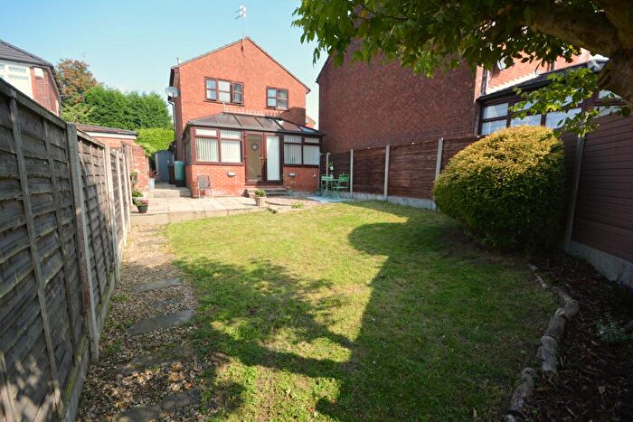 2 Bedroom Detached House To Rent In Croftleigh Close, Whitefield, M45