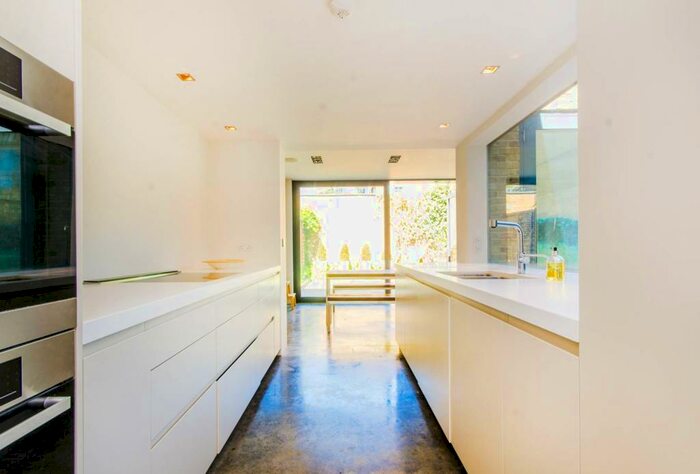 3 Bedroom House To Rent In Chatterton Road, Finsbury Park, London, N4