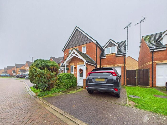 4 Bedroom Detached House For Sale In Riccat Lane, Great Ashby, Stevenage, SG1