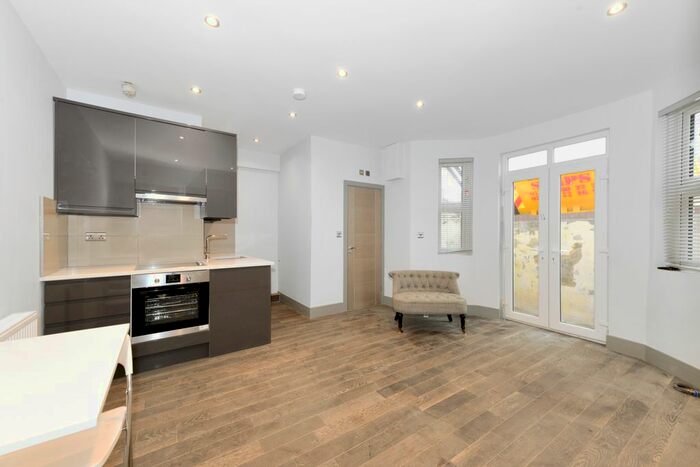 1 Bedroom Studio To Rent In Devonport Road, London, W12