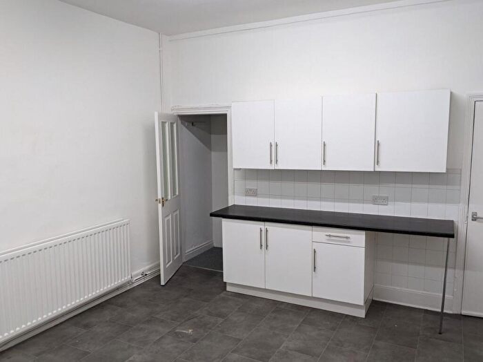 3 Bedroom Terraced House To Rent In Huddersfield Road, Elland, HX5