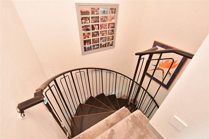 1 Bedroom End Terrace House For Sale In Copperfields, Laindon, Basildon, Essex, SS15