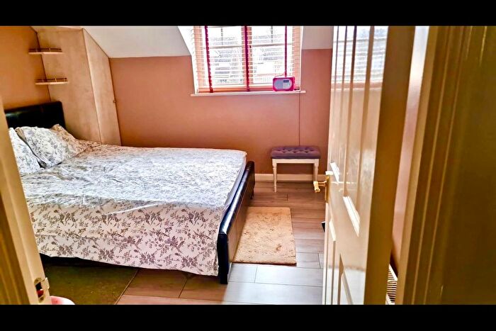 2 Bedroom End Of Terrace House To Rent In Cheshire Close, London, E17