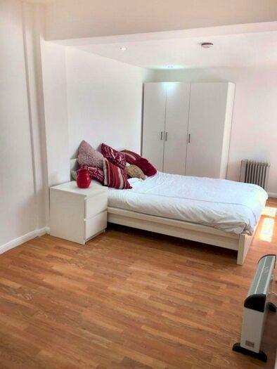 1 Bedroom Studio To Rent In Pond Road, London, E15