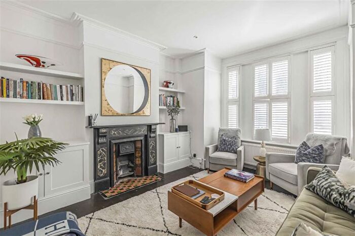 2 Bedroom Flat For Sale In Fulham Palace Road, Fulham, SW6