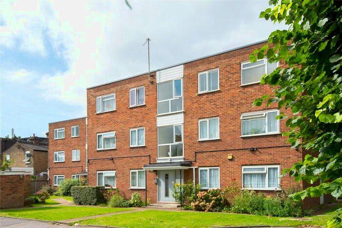 2 Bedroom Flat To Rent In Fairways, Shernhall Street, Walthamstow, London E17